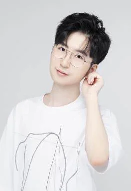 李昕